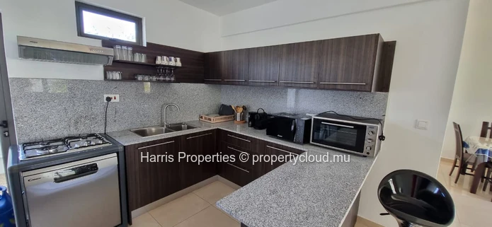 Nouveau duplex moderne à louer dans une résidence sécurisée avec piscine partagée à Pereybère