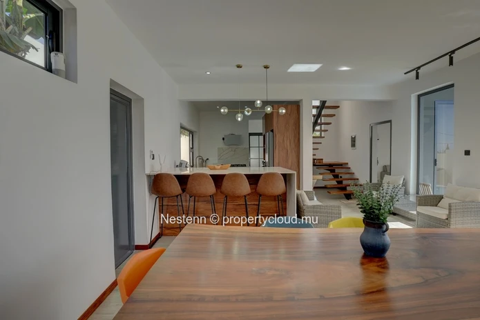 Maison moderne de 226 m² dans le Morcellement Fairview.