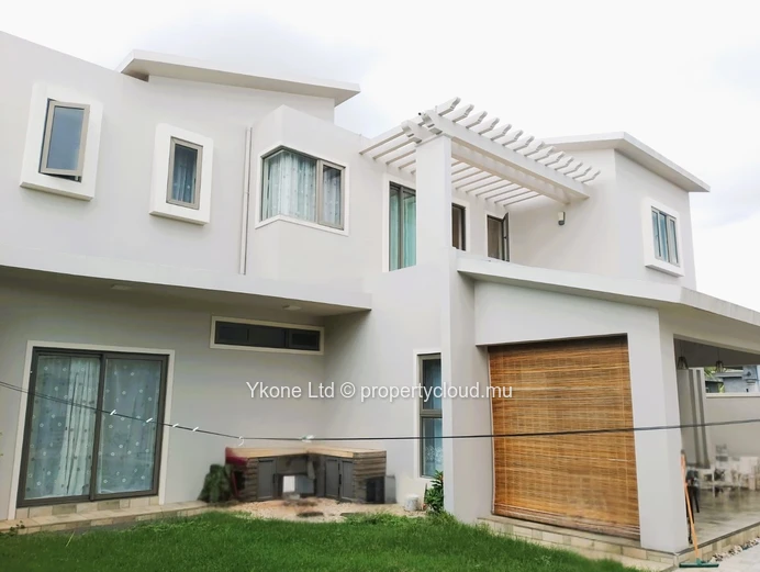 Villa For Sale In Rose Hill