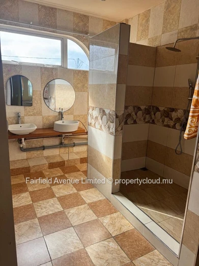 Maison meublée 6 chambres avec piscine à louer à Montagne Ory