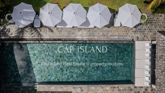 Villa d’exception sur le golf, jardin tropical et vue mer