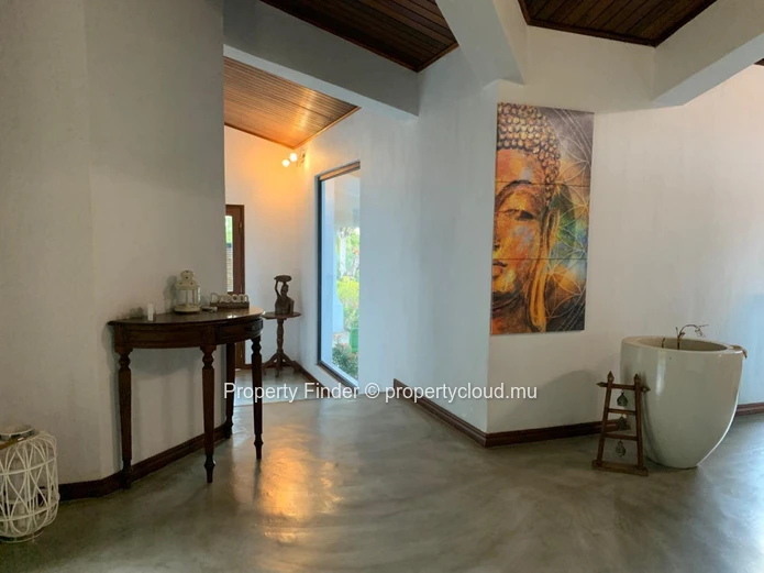 Exceptional 4 Bedroom Villa  