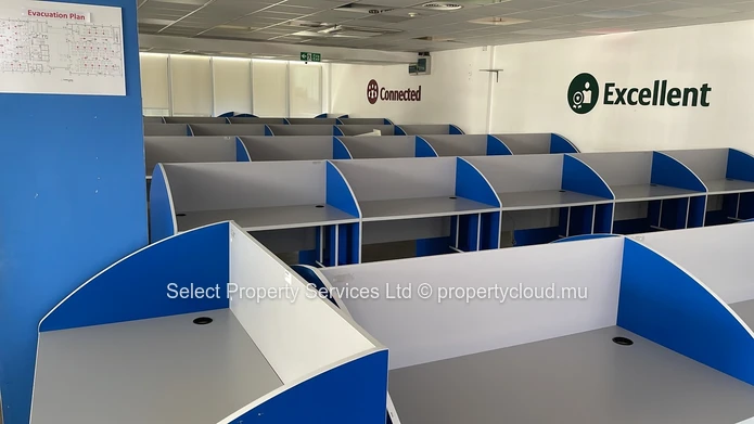 Espaces de bureaux meublés  à louer à Ebène