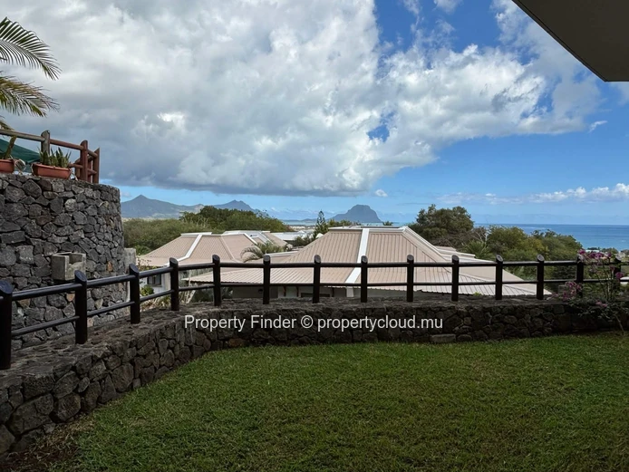 Charming Ground-Floor Apartment with Lagoon and Le Morne Views in Black River