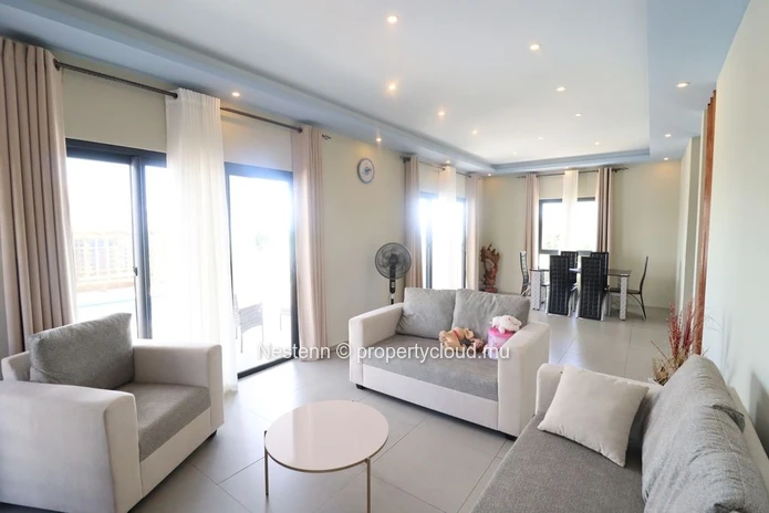 Superbe maison neuve avec piscine privée et vue mer et montagne en résidence sécurisée. 