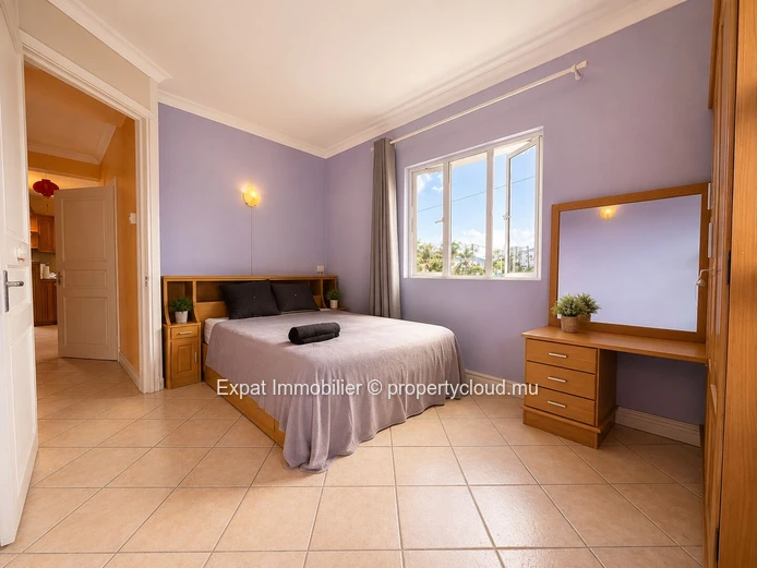 3-Bedroom Apartment with Shared Pool – 5 Minutes from the Beach in Flic-en-Flac