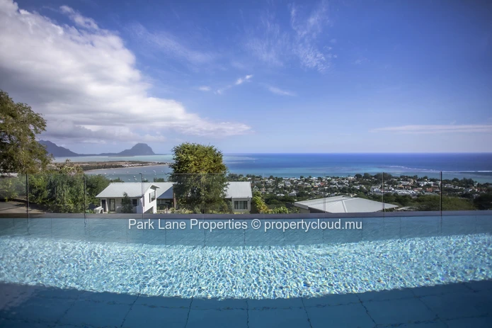 Villa Panorama — Surplombant la Mer