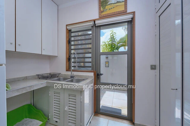 For Sale – 3-Bedroom Villa + Office – Unfurnished – Private Residence – Balaclava
