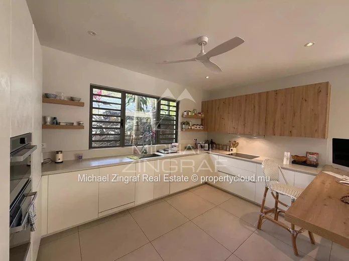 Élégante Villa 4 Chambres avec Piscine Privée à Forêt Daruty