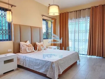 6 Bedroom Villa