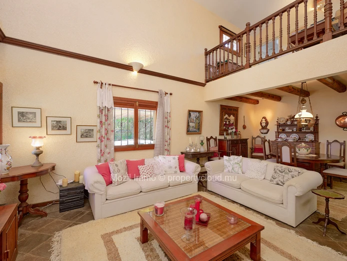 Charming and spacious 4 bedroom villa, Calodyne
