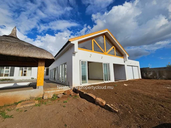 Land of 637 m2 in a gated community
