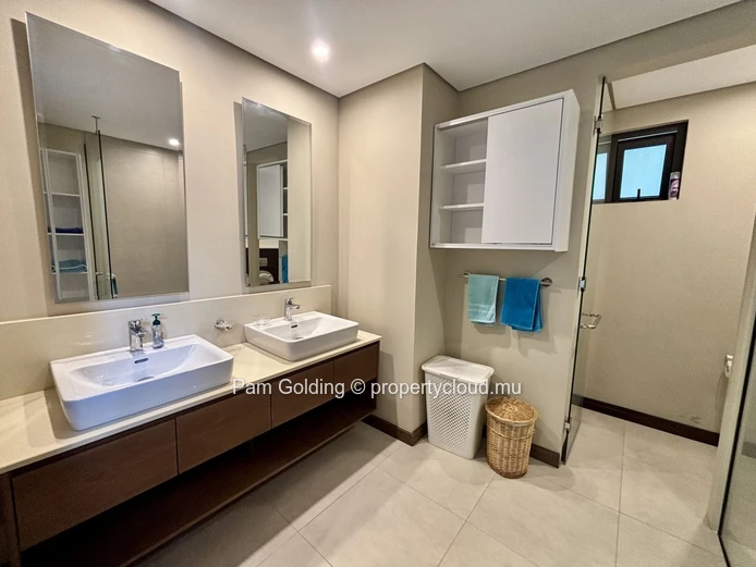 Ground Floor 3-Bedroom Apartment with Private Garden in Pointe aux Canonniers, Mauritius, 196.69 m²