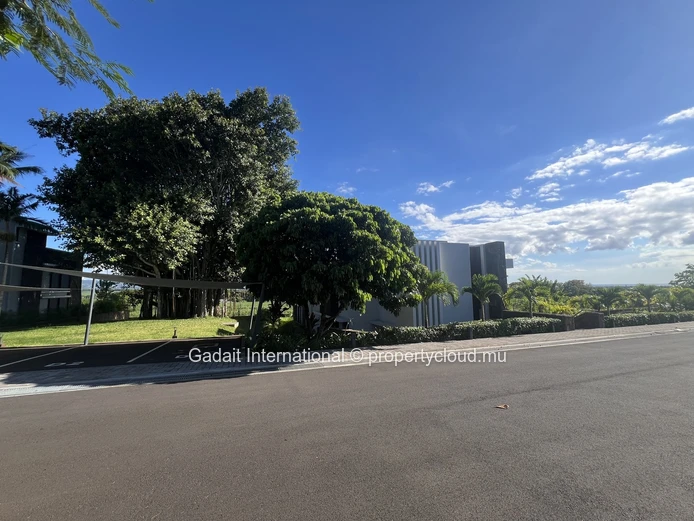 Appartement 3 Chambres à Louer à Belle Vue – Résidence Sécurisée, Jardin Privatif, Vue Montagnes
