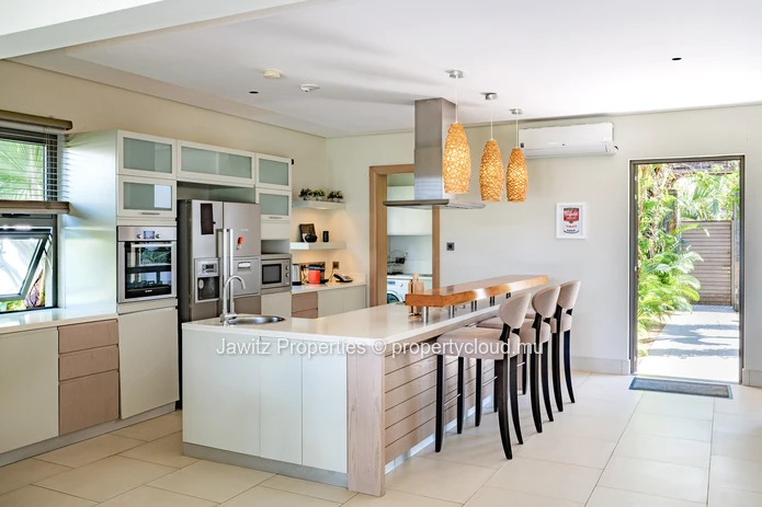 Splendid contemporary villa exquisitely crafted for embracing tropical living