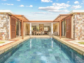 4 Bedroom Villa