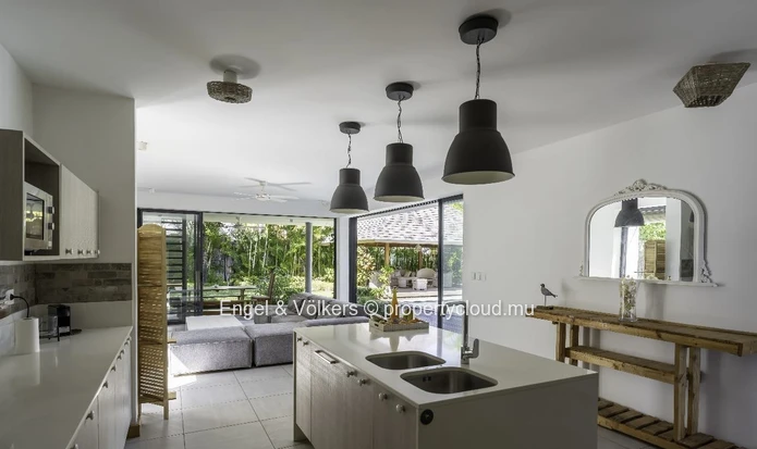 FOR SALE - Luxury 4-Bedroom En-Suite Villa in Black River
