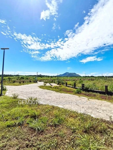 Terrain Résidentiel à Vendre – Oceanside, Flic en Flac | 8,92 Perches 
