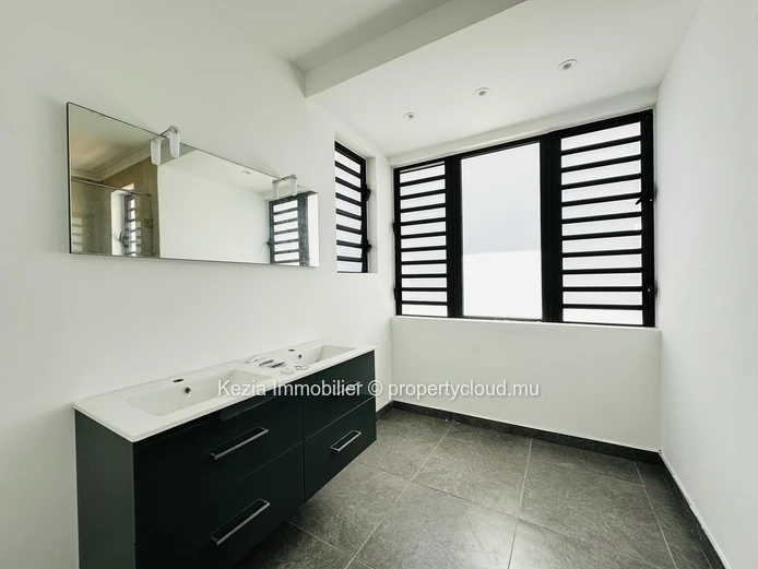 Demeure Contemporaine Et Au Design Soigné