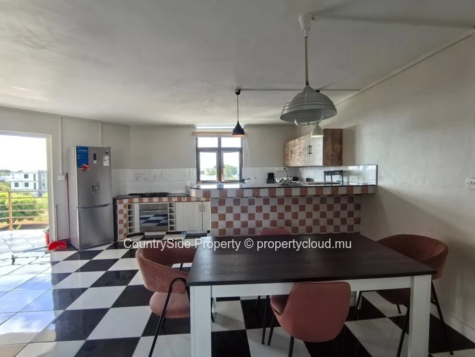 Bright & Spacious 2-Bedroom Apartment Just 5 Minutes from the Beach and Shops