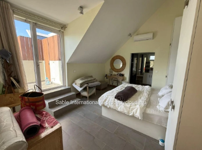 Luxurious Beachfront Penthouse in Péreybère with Easy Sea Acess and Resort-style Amenities! 