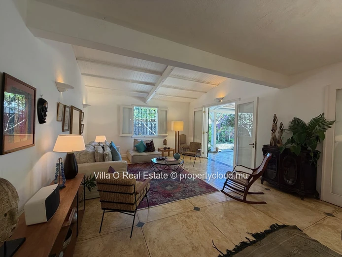 A true marvel, this lovely Creole house with 4 bedrooms, including 2 en-suite, and its vast colonial terrace exudes w...