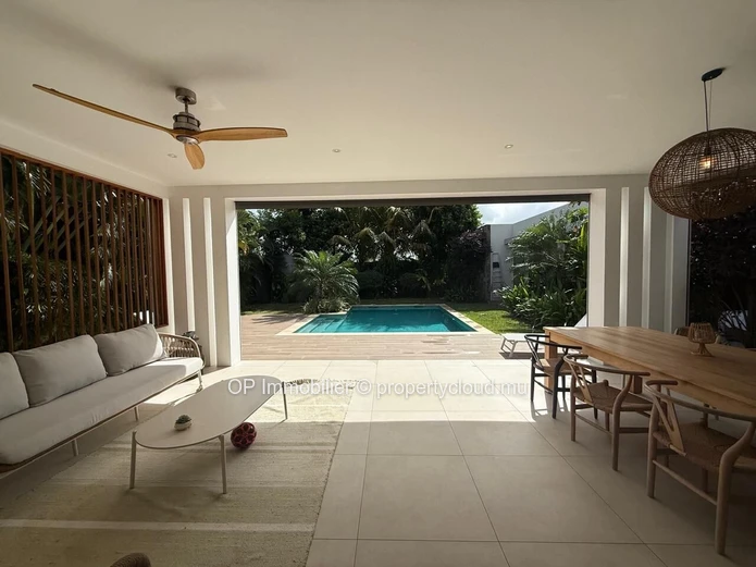 Maison meublée 4 chambres avec piscine à louer à Petit Raffray