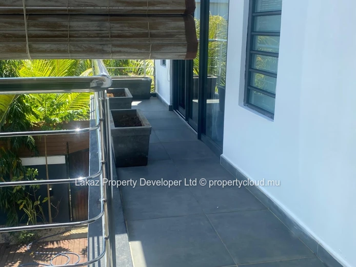 4-bedroom house with swimming pool for rent in Pointe aux Canonniers.