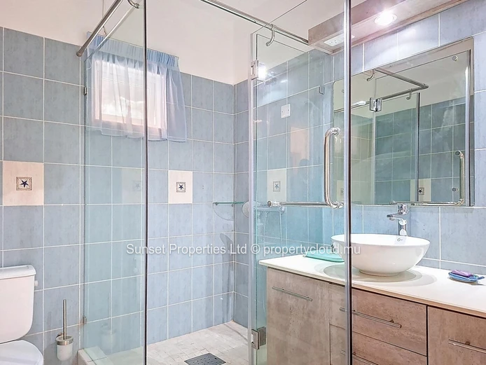 Apartment | Garden-Level | 3 Minutes from the Beach