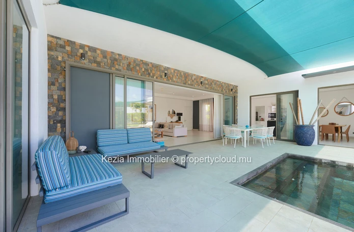 Contemporary Villa With Outbuilding