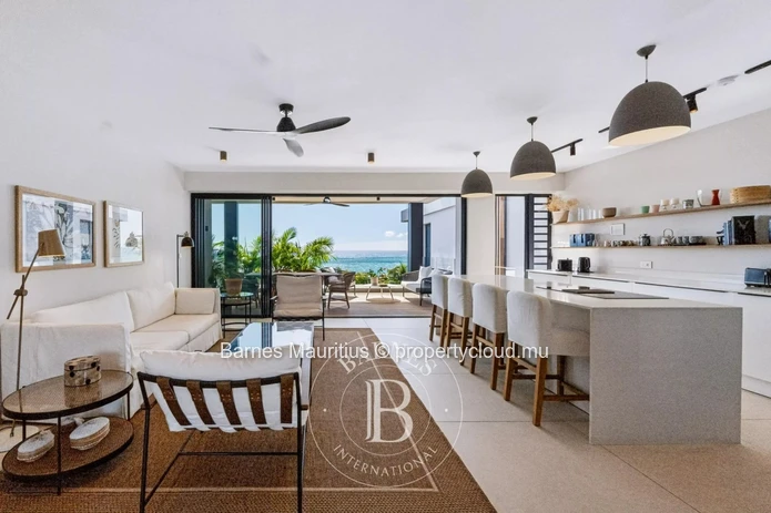 POINTE AUX CANONNIERS - sea view penthouse with 3 bedrooms