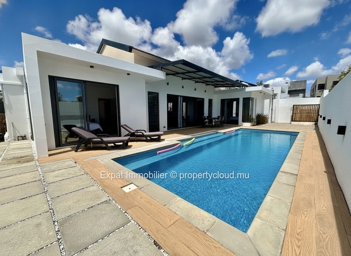 Villa De Plain-Pied 3 Chambres, Grands Volumes Et Piscine 12 M – Pereybere