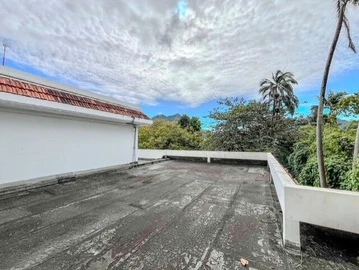 6 Bedroom House