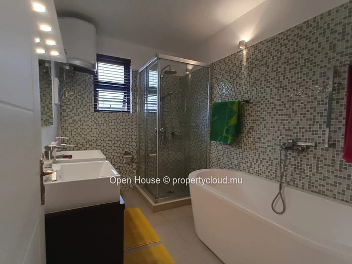 penthouse 4-Bed duplex with Communal Pool in Grande Rivière Noire - Tamarin Area, 239m² Living Space, Second Floor, N...
