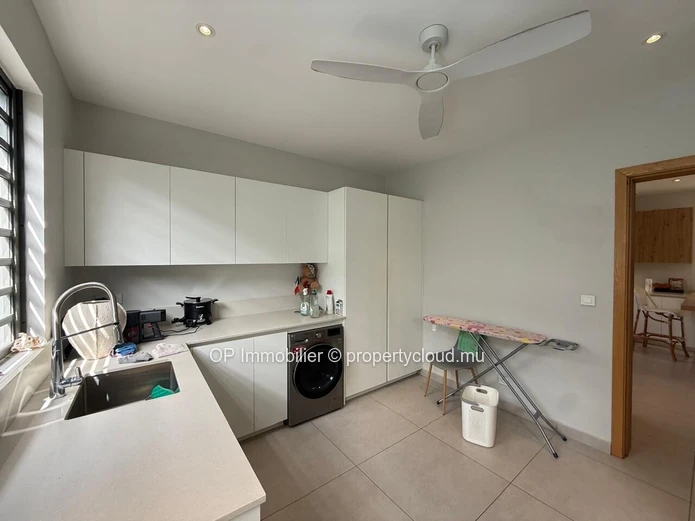 Maison meublée 4 chambres avec piscine à louer à Petit Raffray