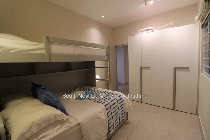 Modern 3-bed apartment with garden and private access to the beach of Pointe d'Esny.  