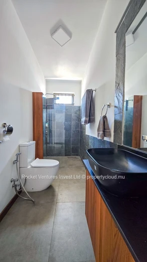 Villa Familiale avec Piscine Privée à Daruty Forest