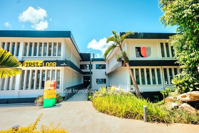 Unfurnished, air-conditioned office of 148.5 m2 situated in Floréal 