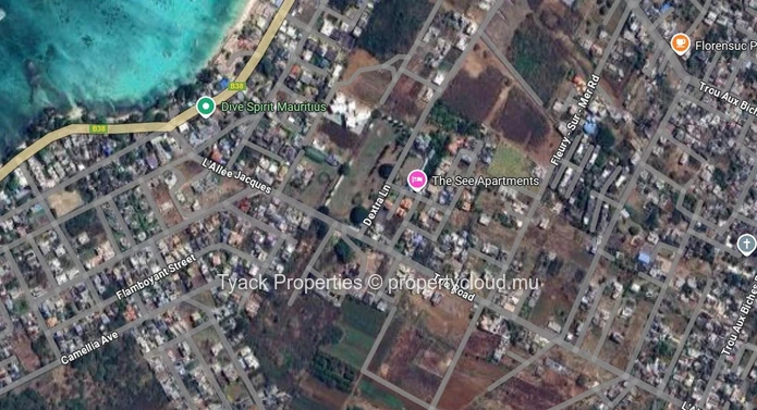 Terrain en Pleine Propriété à Vendre à Trou aux Biches – Moins de 200m de la Plage