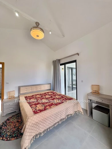 Vaste villa de 4 chambres sur 1477 M2 de jardin et piscine a calodyne