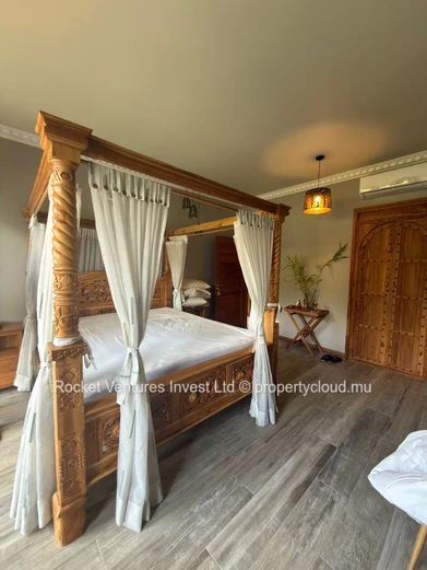 Votre Évasion Ultime : Villa de Luxe au Thème Naturel Vous Attend !