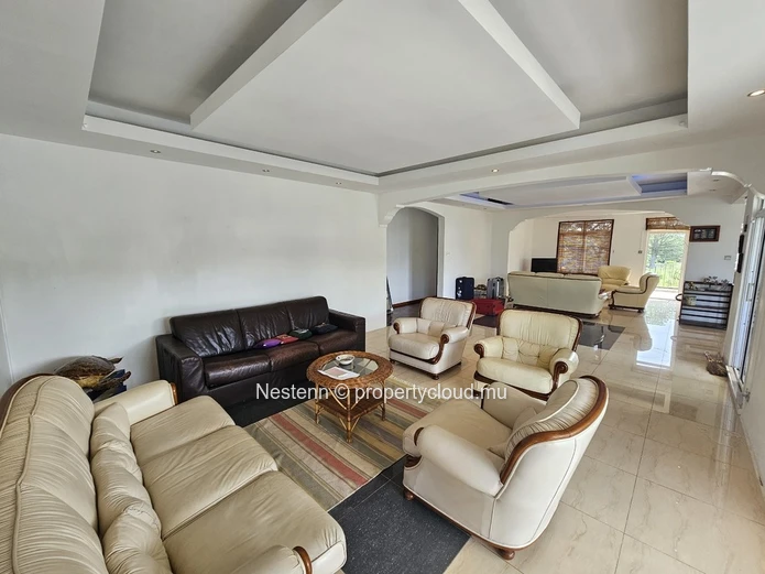 3 bedrooms apartment well located 