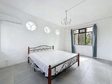 6 Bedroom House
