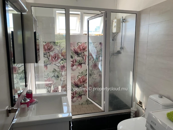 Beau Complexe de 6 appartements