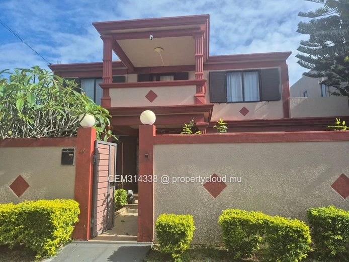 6 Chambres Grande Maison Meublée à Vendre – Trois Bras, Petit Raffray 