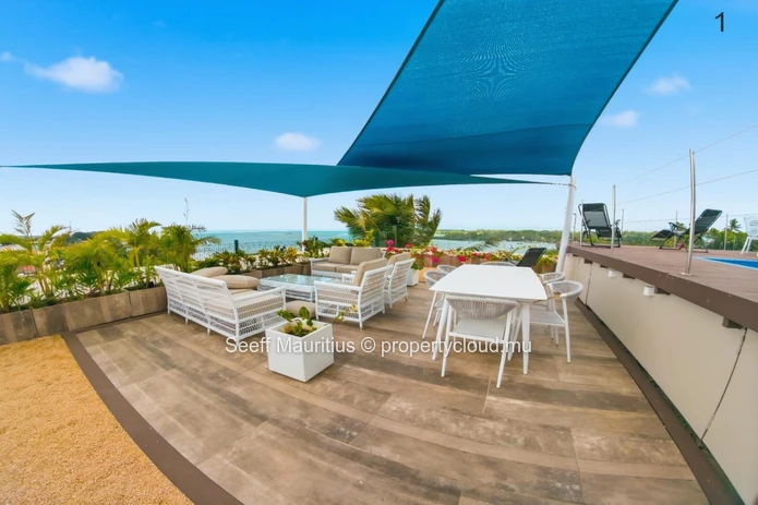 Beachfront Penthouse with Private Rooftop Pool 