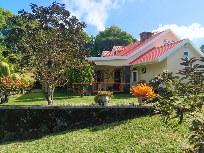 Development Opportunity: Exceptional Property of 7596M2 in  Poste Lafayette