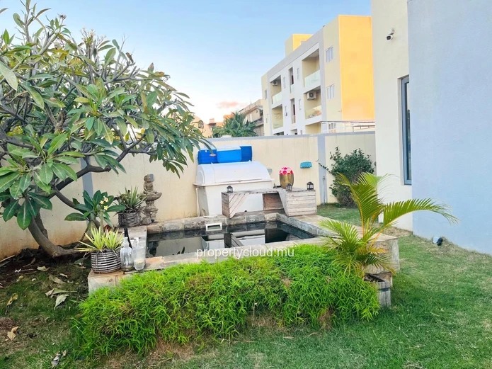 Albion, pleasant and recently built 3-bedroom villa with plunge pool for rent, located in a quiet residential area.