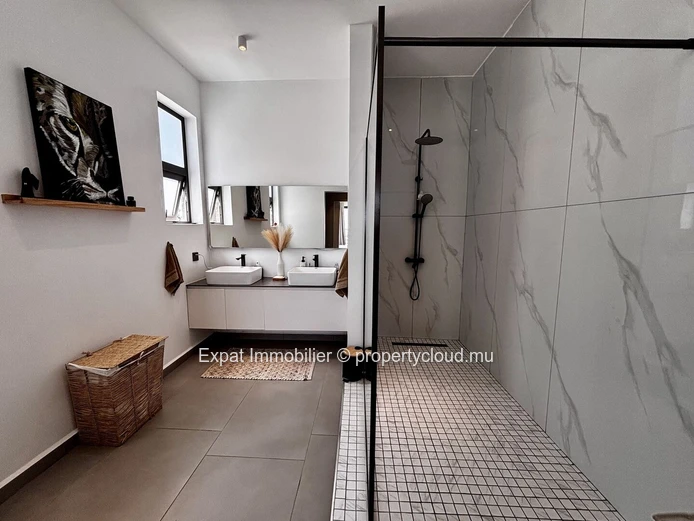 Stunning 3-Bedroom En-Suite Apartment With Open Views & Spectacular Sunsets – Grand Baie