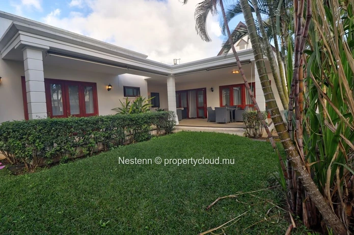 Modern single-storey villa with 3 bedrooms